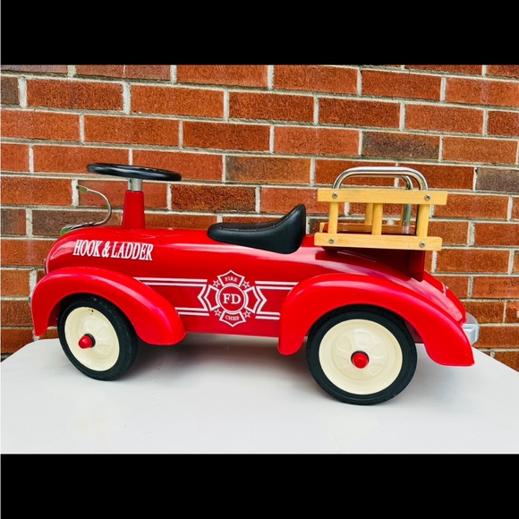 VTG Speedster Red Fire Truck Ride On Pedal Toy Car Hook & Ladder Sit On EUC - Picture 1 of 16